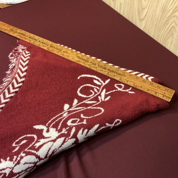 Women’s Poncho Jon & Anna red and white with fringe - Picture 11 of 11